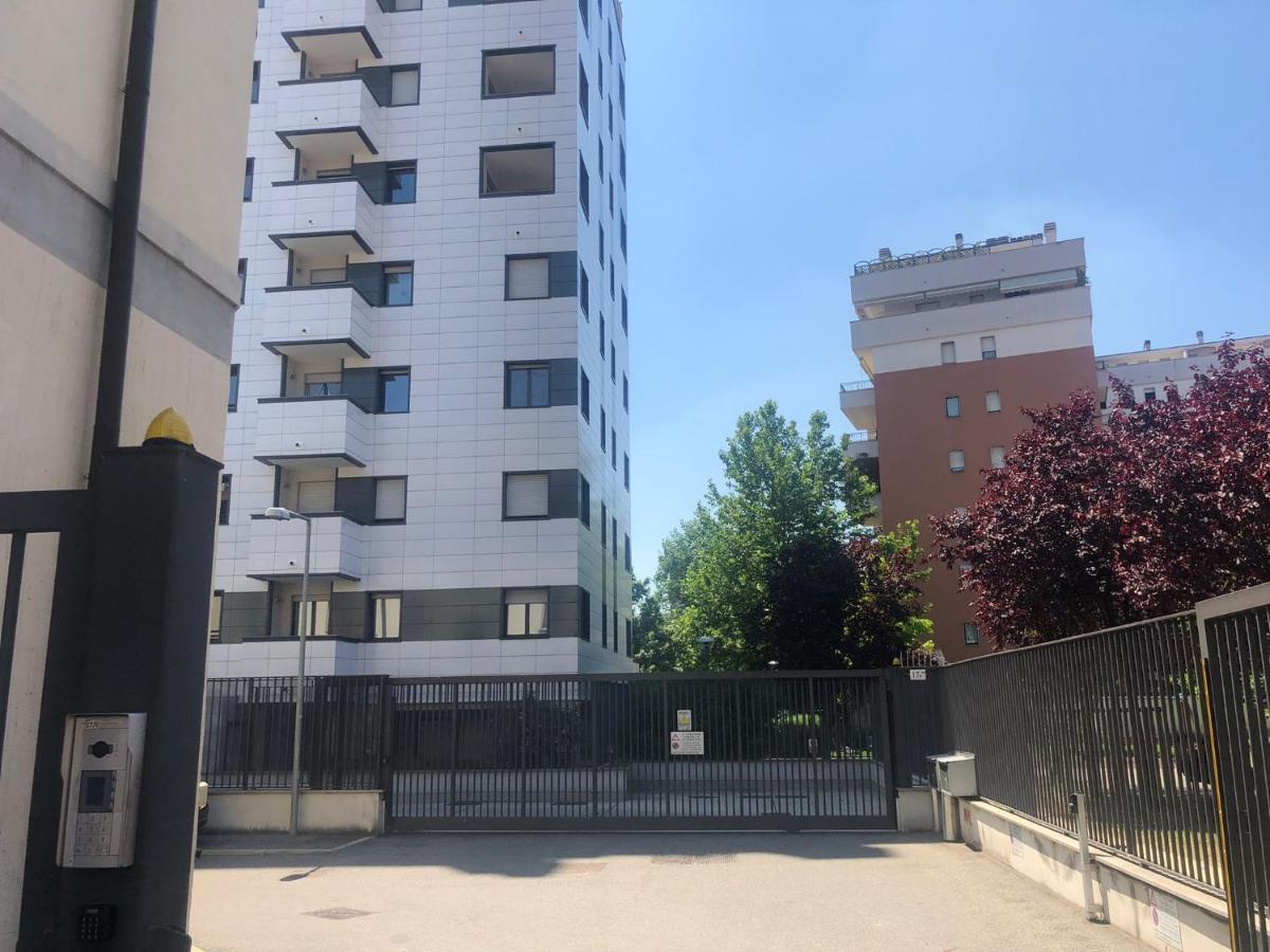 Appartamento Sulla Metro 3 Gialla Maciachini Milán Exterior foto