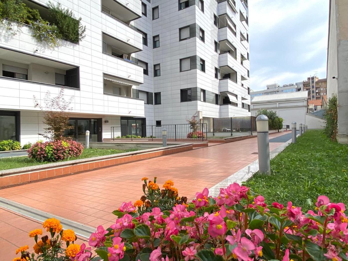 Appartamento Sulla Metro 3 Gialla Maciachini Milán Exterior foto