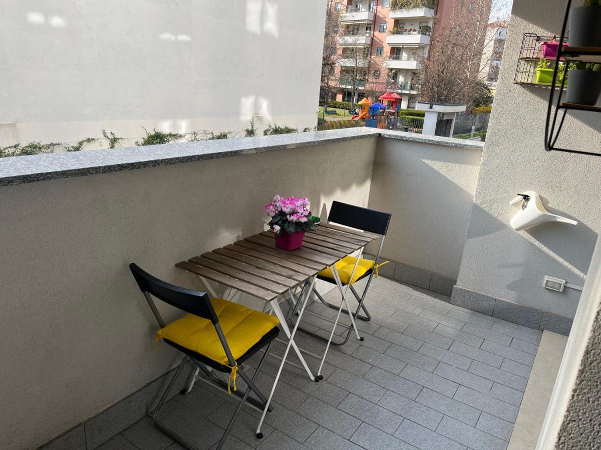 Appartamento Sulla Metro 3 Gialla Maciachini Milán Exterior foto